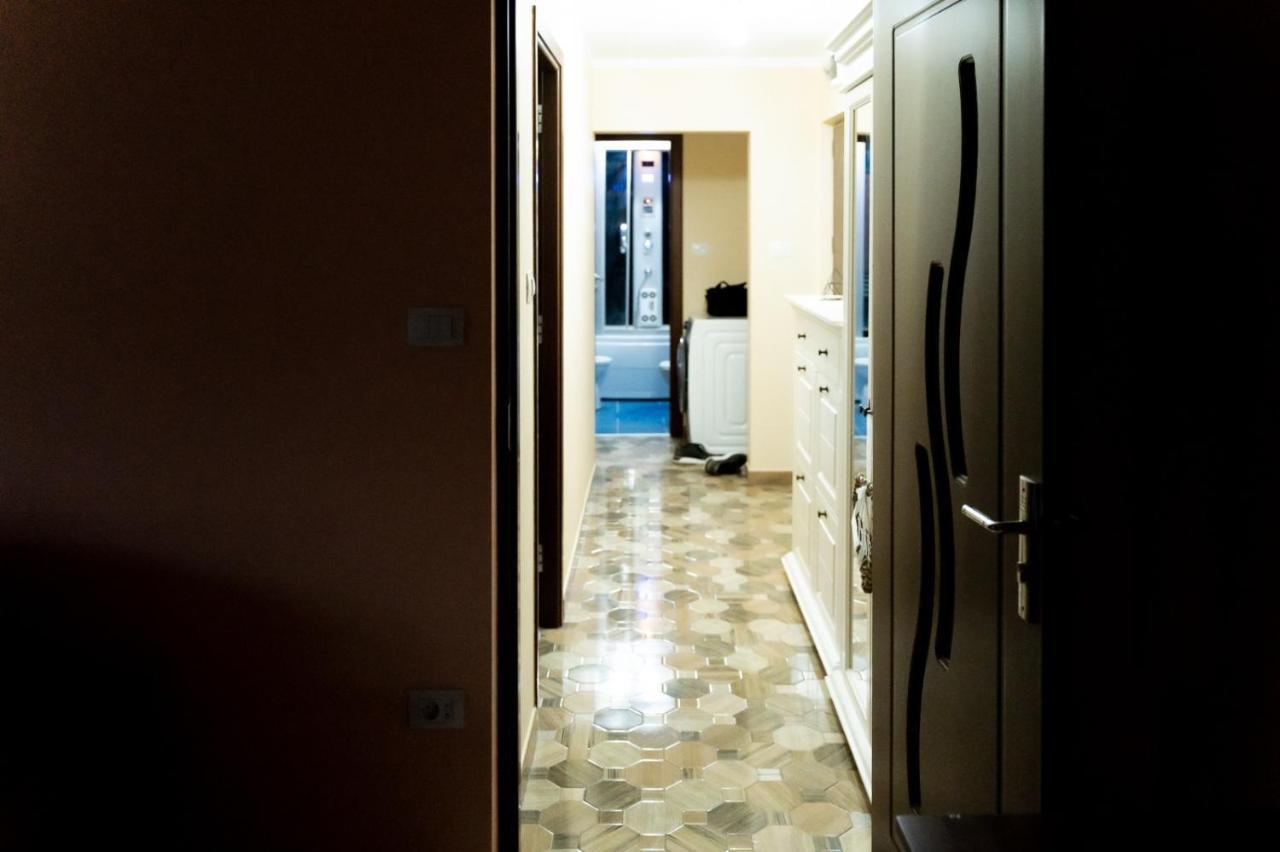 Apartament Luxury Leilighet Gura Humorului Eksteriør bilde