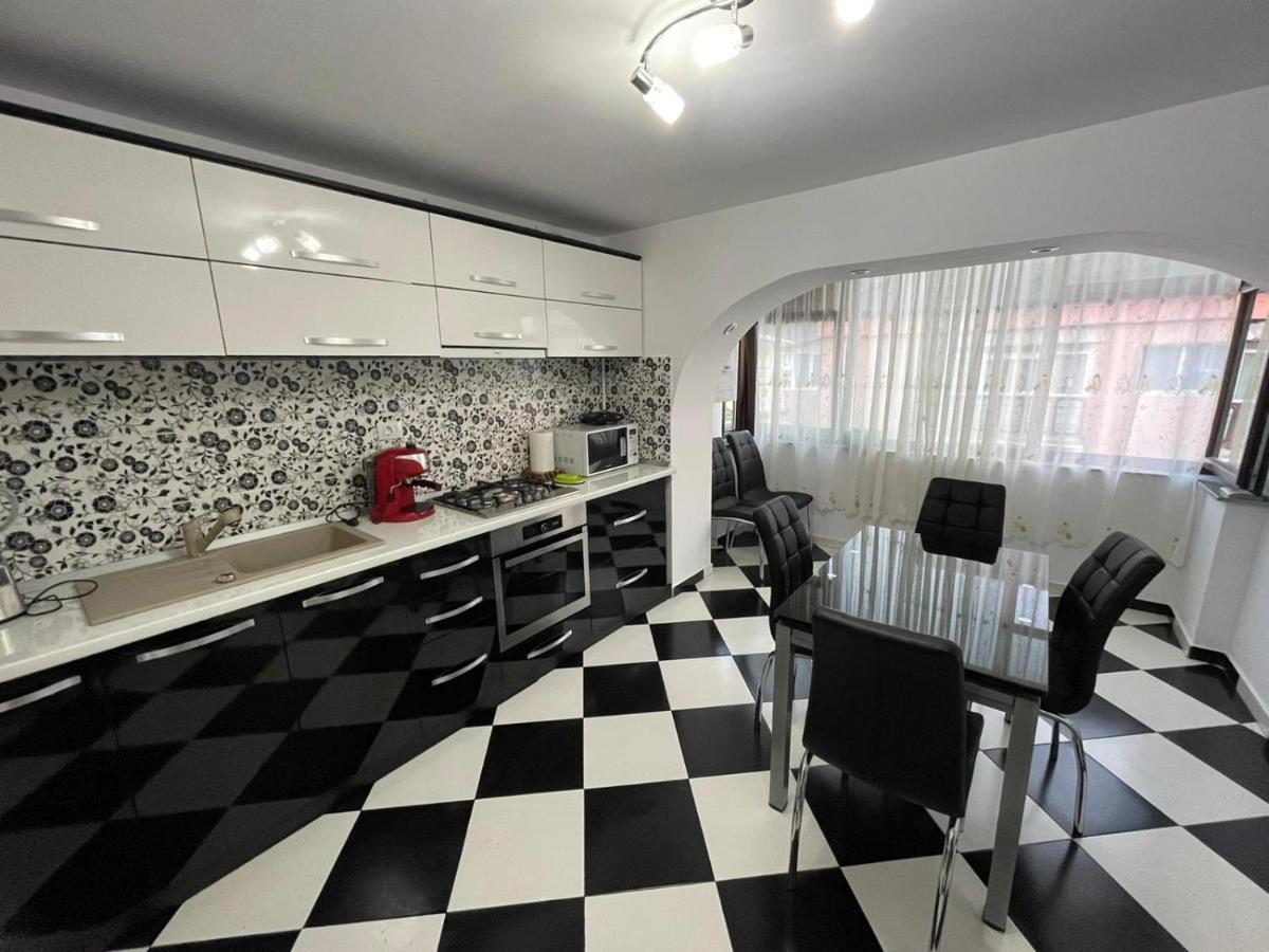 Apartament Luxury Leilighet Gura Humorului Eksteriør bilde